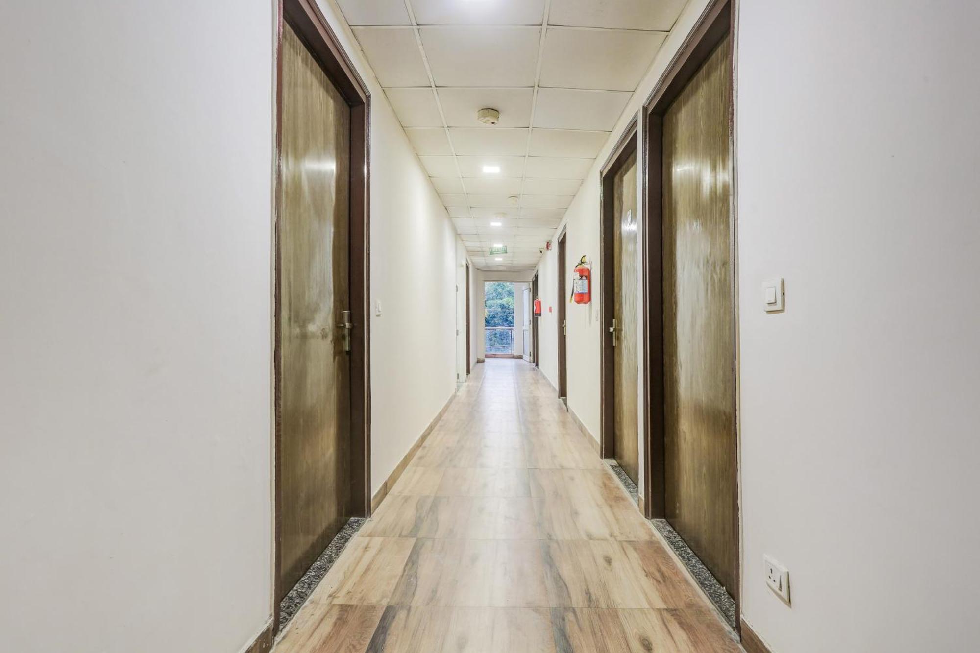 Super Hotel O Rohini Sector 20 Formerly Yellow Saffron Delhi  Exterior photo