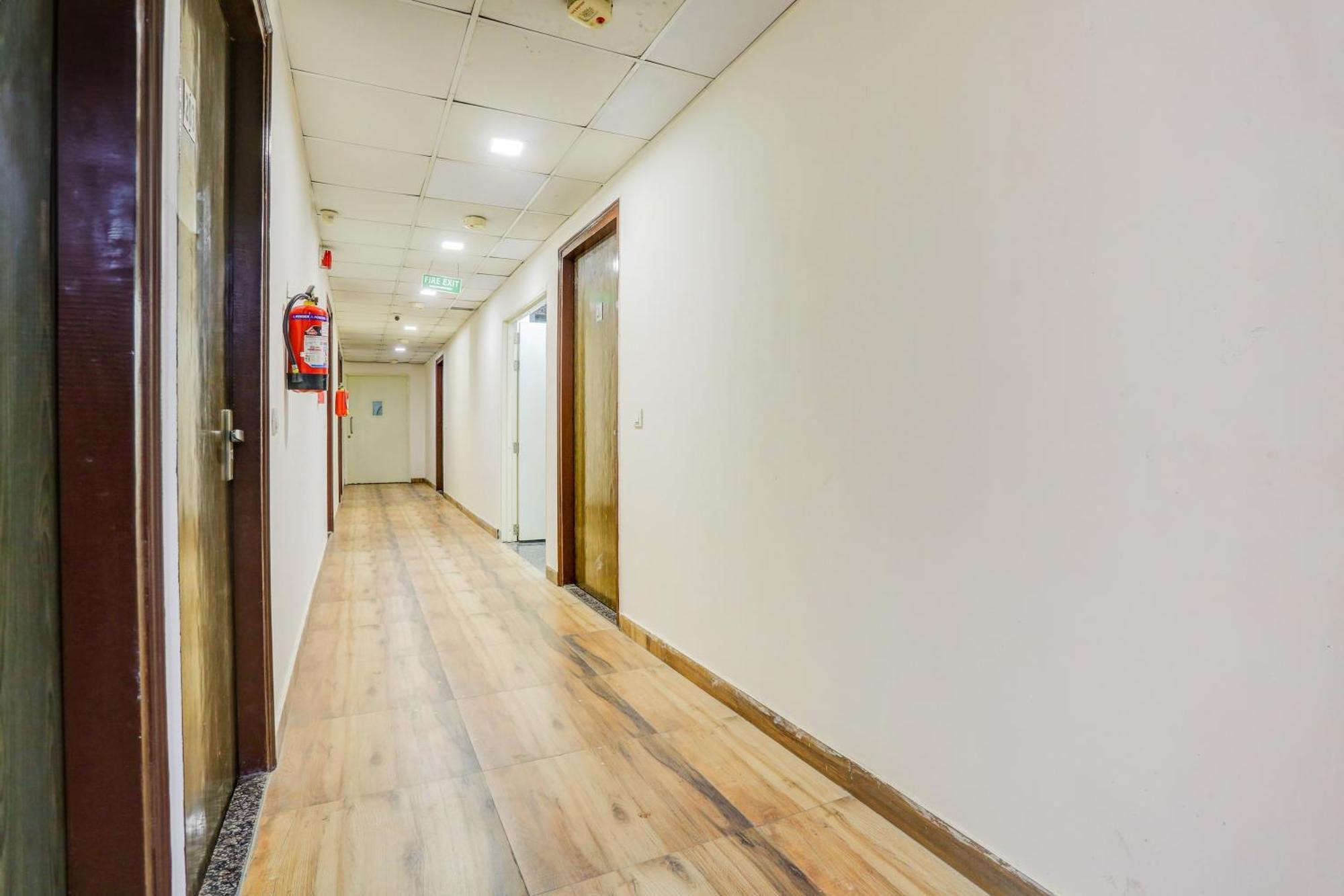 Super Hotel O Rohini Sector 20 Formerly Yellow Saffron Delhi  Exterior photo