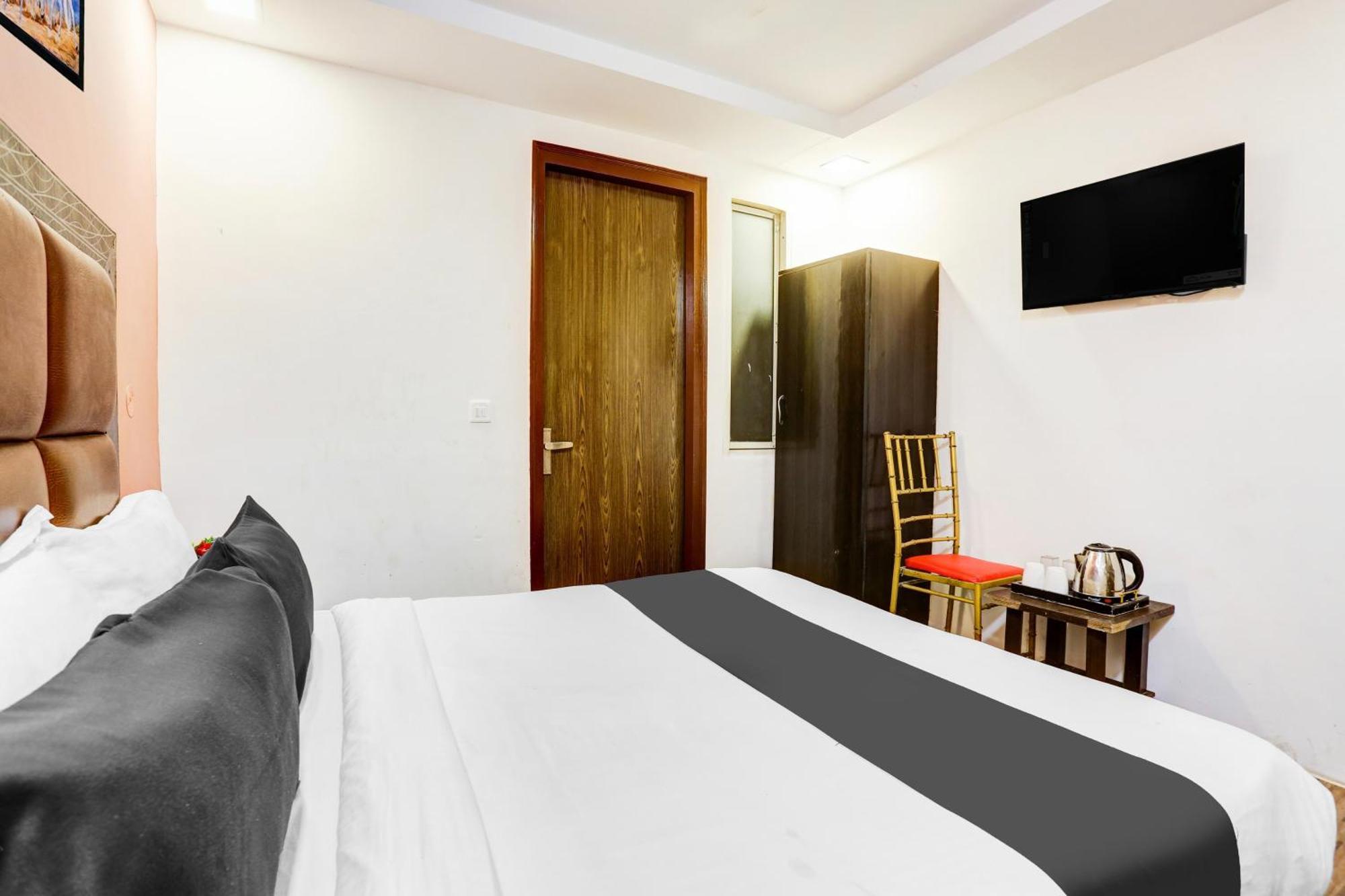 Super Hotel O Rohini Sector 20 Formerly Yellow Saffron Delhi  Exterior photo