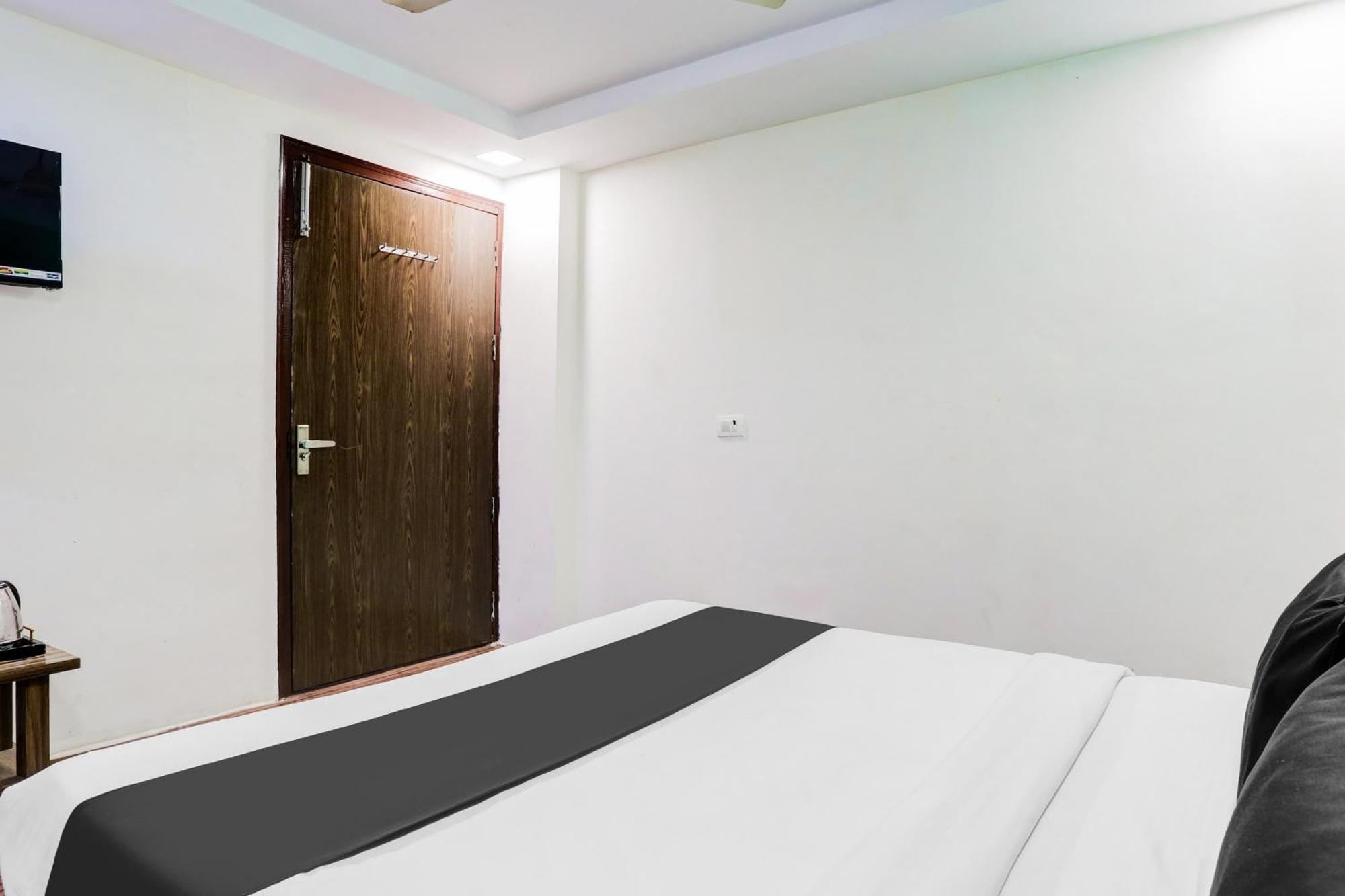 Super Hotel O Rohini Sector 20 Formerly Yellow Saffron Delhi  Exterior photo