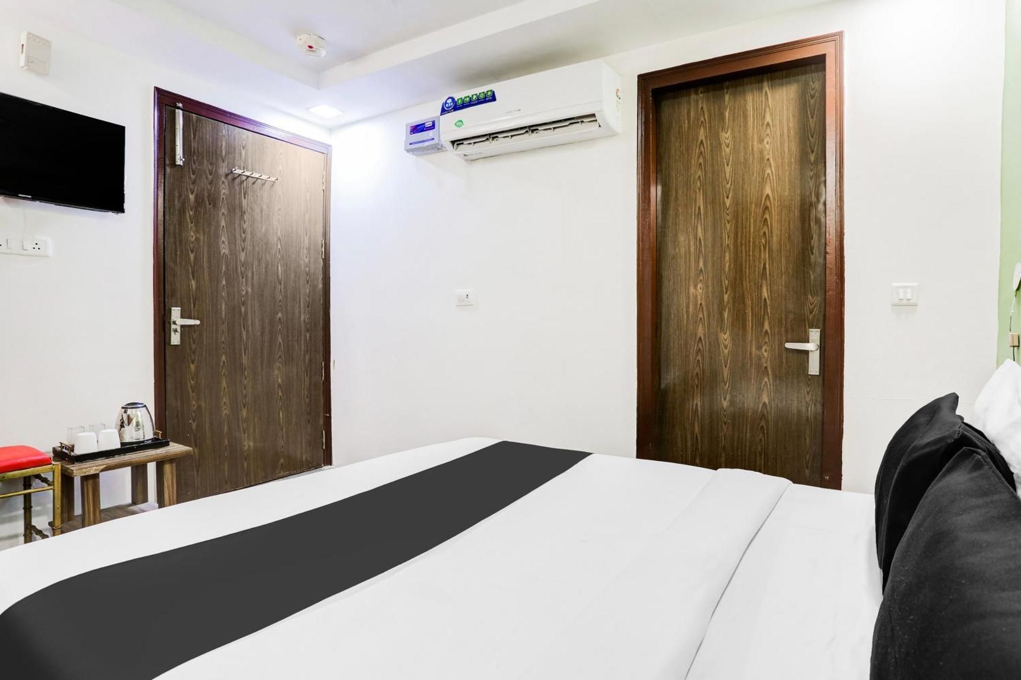 Super Hotel O Rohini Sector 20 Formerly Yellow Saffron Delhi  Exterior photo
