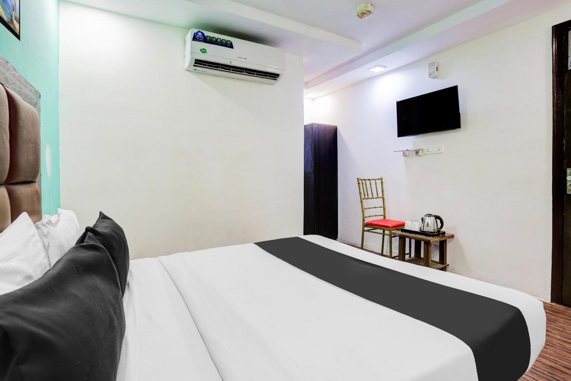 Super Hotel O Rohini Sector 20 Formerly Yellow Saffron Delhi  Exterior photo